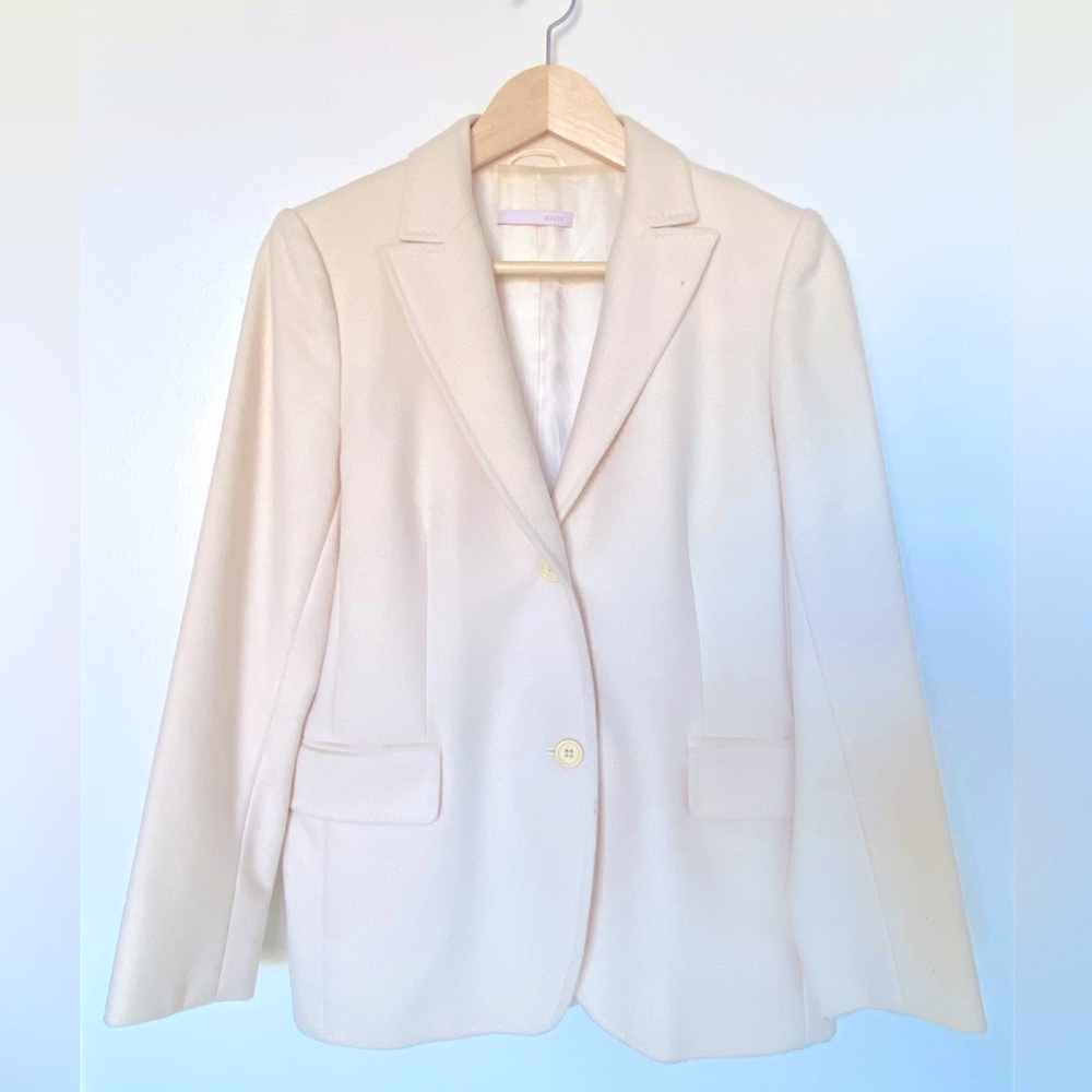 Bally Woman’s Ivory Cashmere Balzer